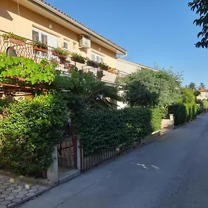 https://apartman-oliver.in-istria.net